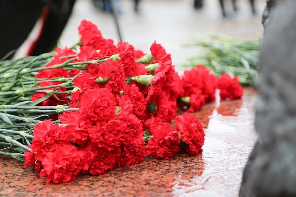 Возложение цветов.